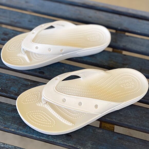 Crocs Classic Flip Sandals Men’s 10 Women’s 12 White Comfort Lightweight Slides - Picture 3 of 7